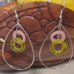 Teardrop earrings with glass rings